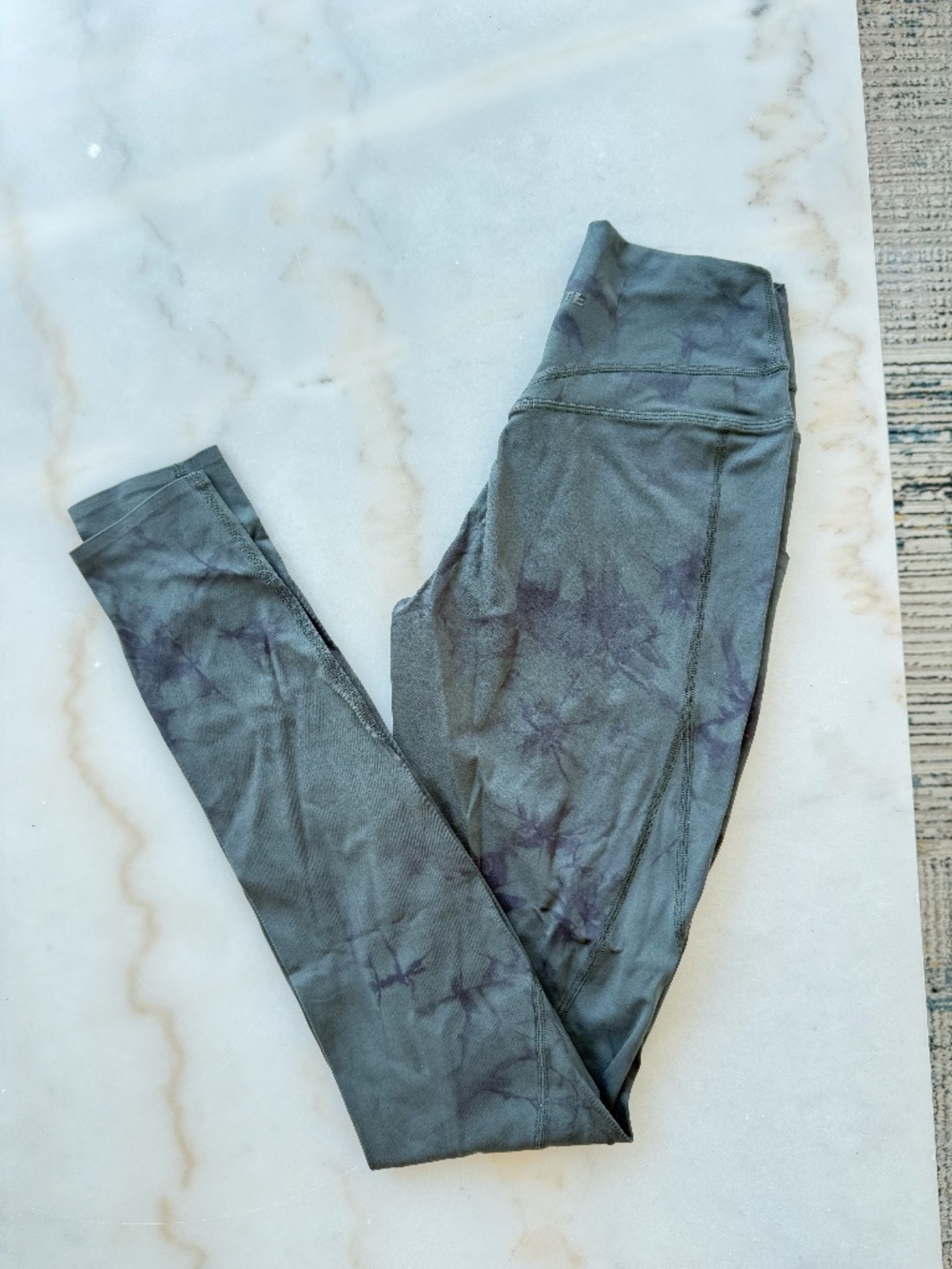 Alphalete Surface Pocket Leggings in tie dye green 29.5 in inseam - Picture 6 of 14